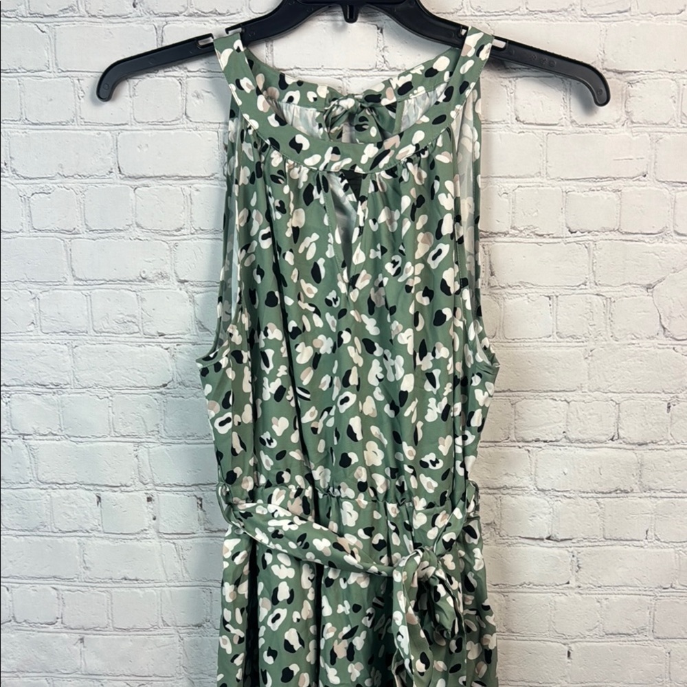 Elegant Green Patterned Dress - Picture 4 of 7